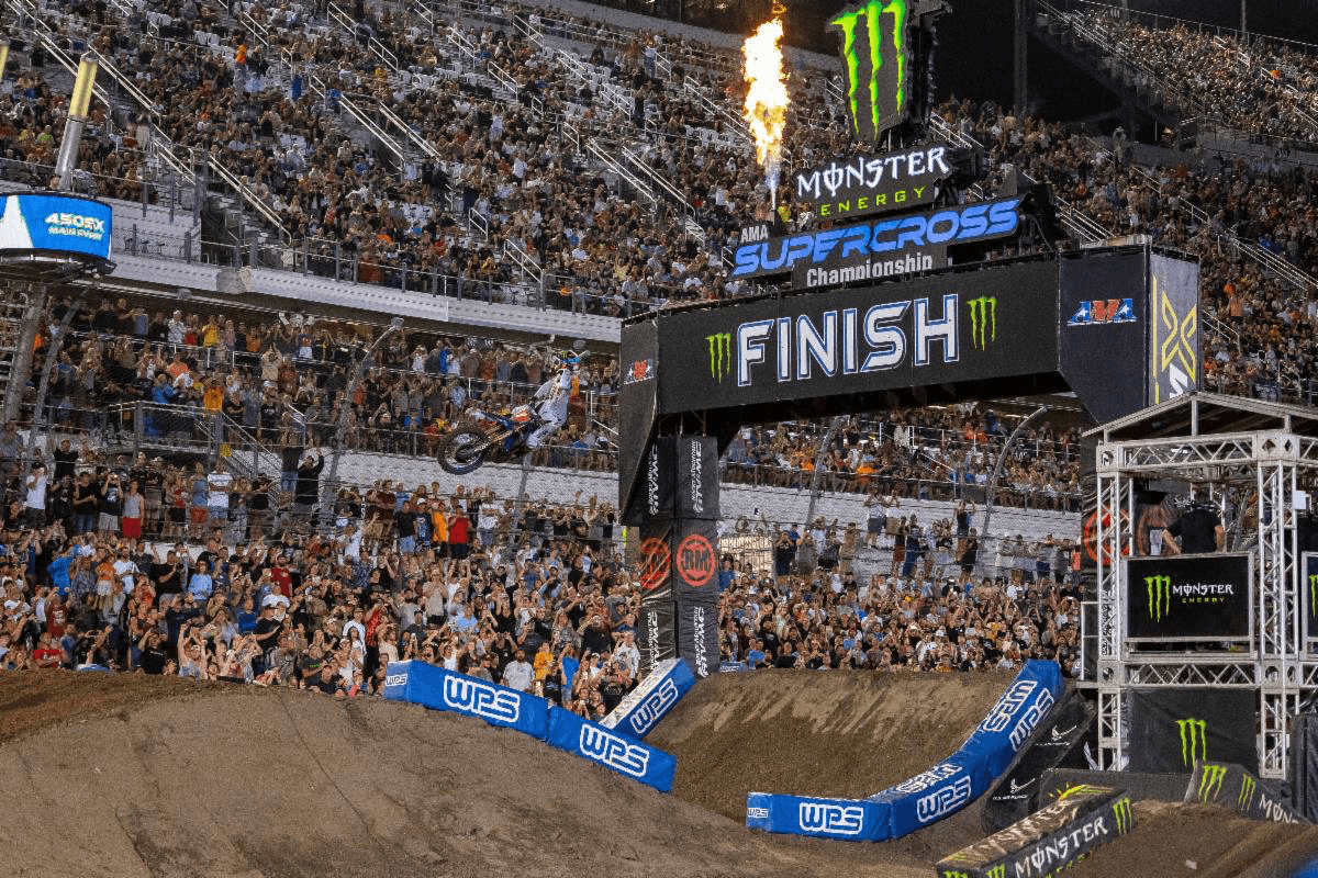 Tomac Wins Daytona Supercross for Record Seventh Time