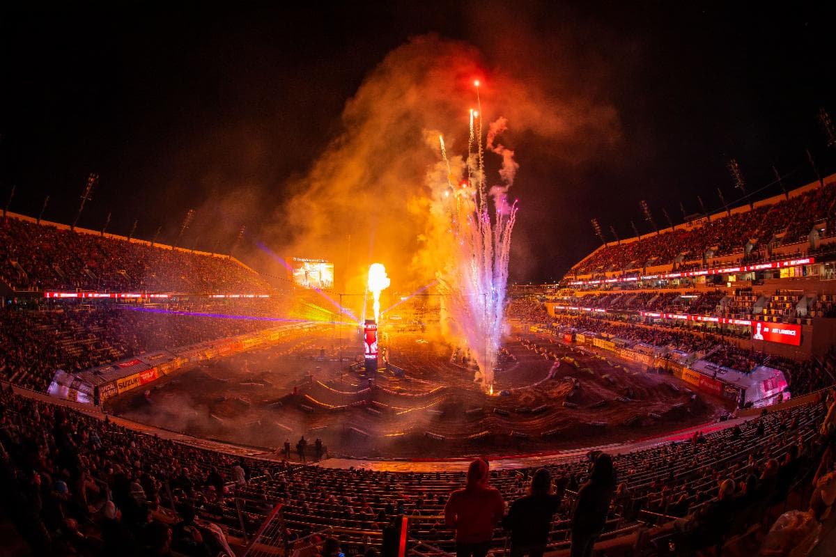 Tomac Makes It Two-for-Two in Title Chase with San Diego Supercross Win