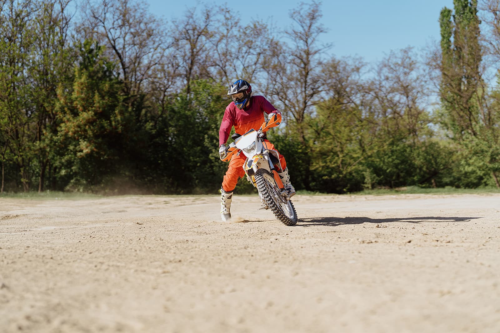 10 Essential Motocross Riding Tips for Beginners