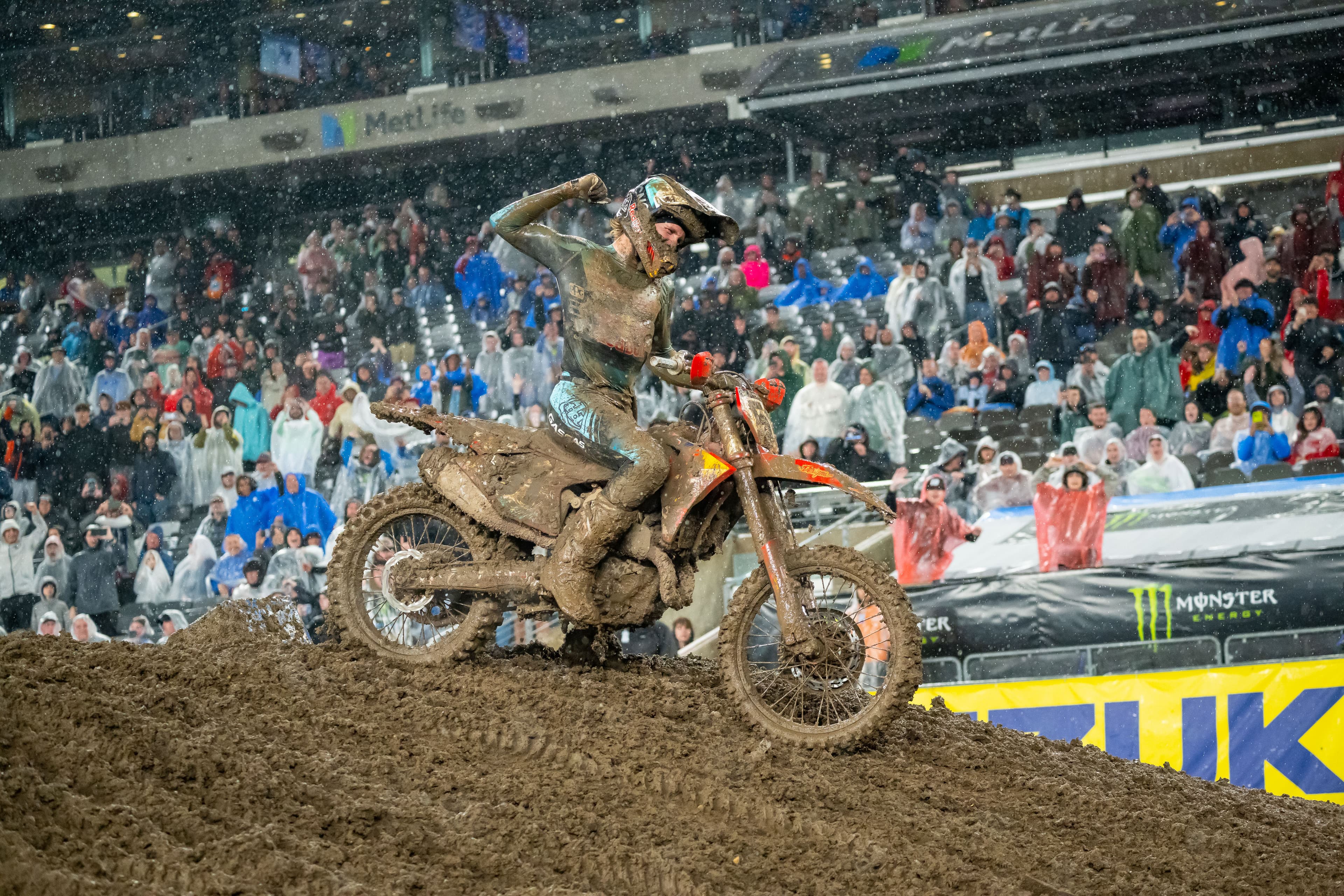 Justin Barcia Masterful in the Mud of the East Rutherford Supercross