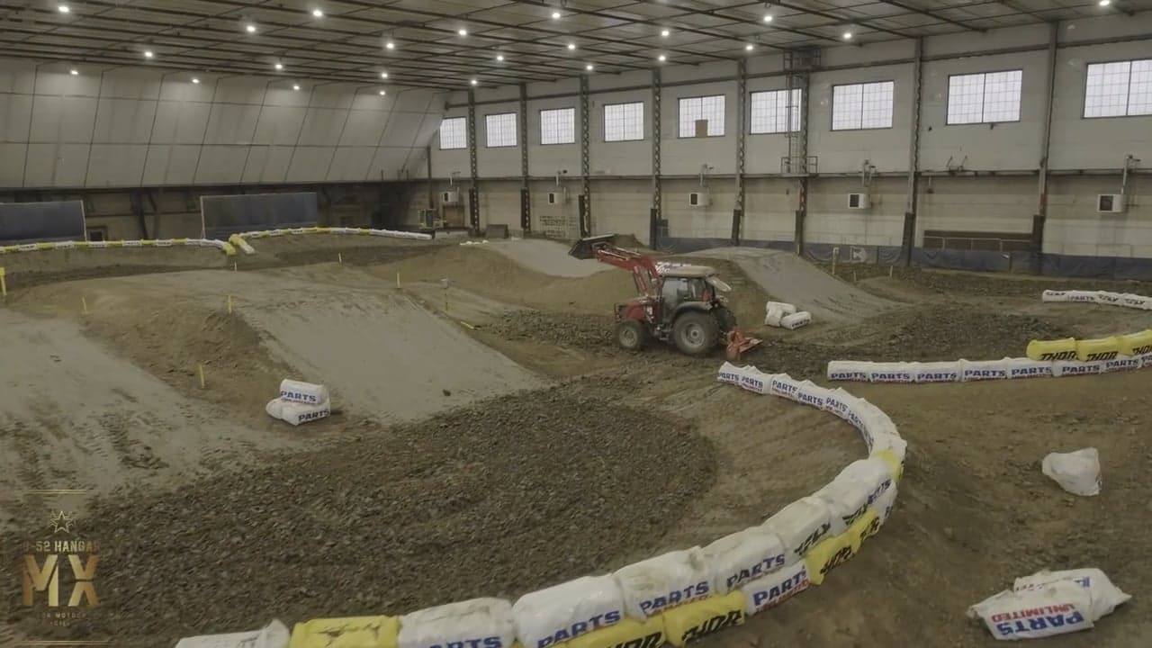 B-52 Hangar MX